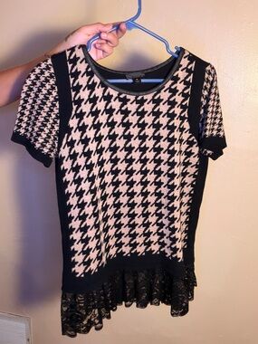 Worthington Wool Black & Cream Houndstooth Lace-Hem Short Sleeve Top